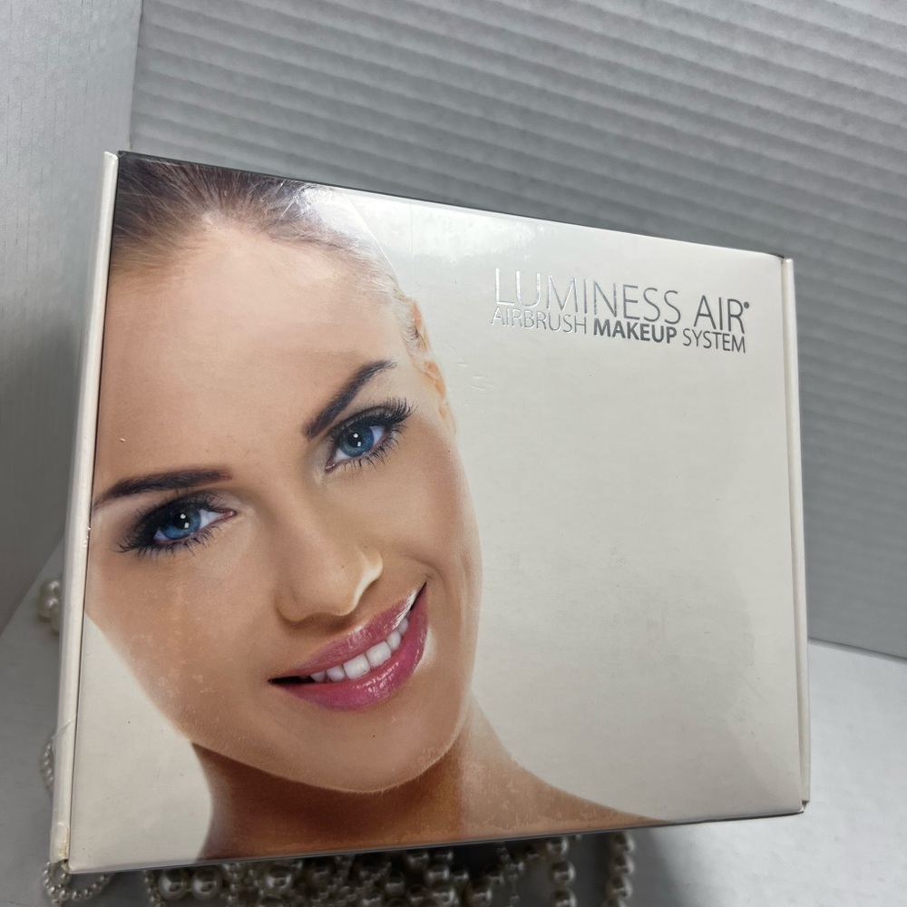 Luminess Air Airbrush Makeup System Airbrush Machine New Sealed In Box White/Blk